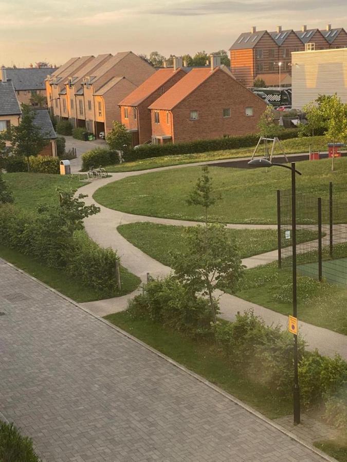 Contemporary Trumpington Apartment With Self Check-In ,Free On-Site Parking, Terrace, Super Fast Wifi & 5 Mins Drive To Papworth & Addenbrookes Hospitals Кембридж Екстер'єр фото