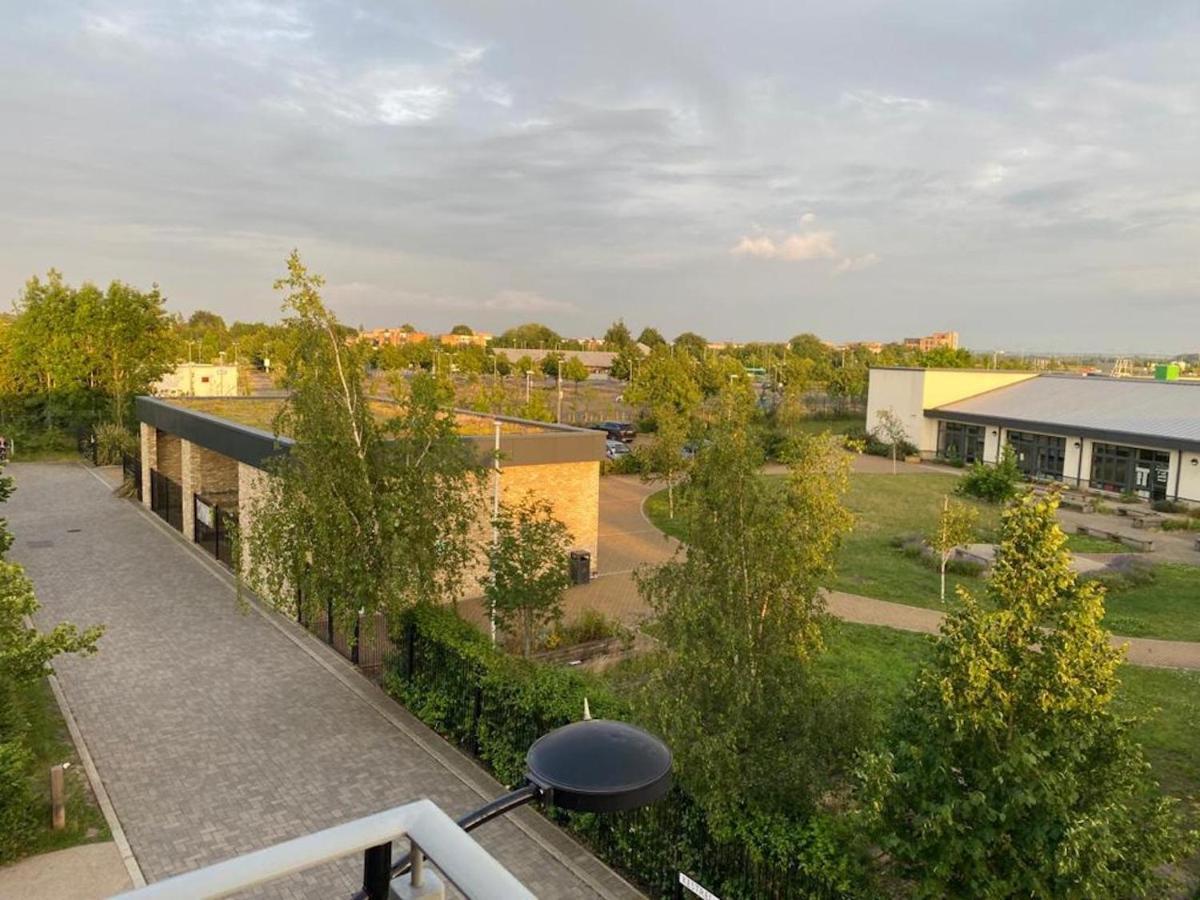 Contemporary Trumpington Apartment With Self Check-In ,Free On-Site Parking, Terrace, Super Fast Wifi & 5 Mins Drive To Papworth & Addenbrookes Hospitals Кембридж Екстер'єр фото
