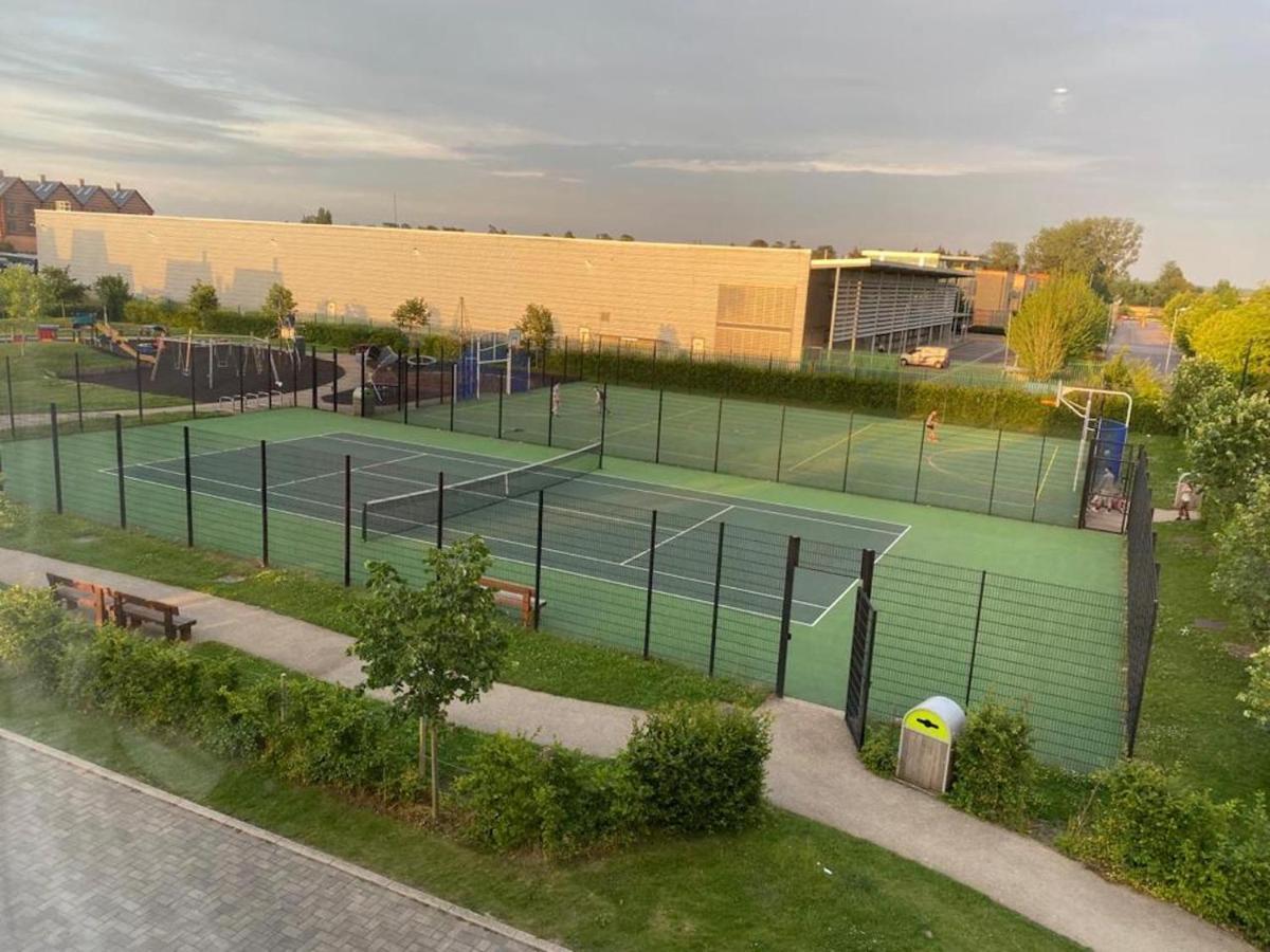 Contemporary Trumpington Apartment With Self Check-In ,Free On-Site Parking, Terrace, Super Fast Wifi & 5 Mins Drive To Papworth & Addenbrookes Hospitals Кембридж Екстер'єр фото
