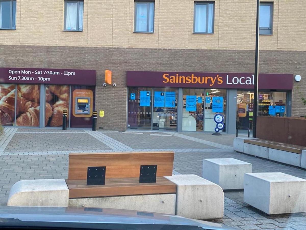 Contemporary Trumpington Apartment With Self Check-In ,Free On-Site Parking, Terrace, Super Fast Wifi & 5 Mins Drive To Papworth & Addenbrookes Hospitals Кембридж Екстер'єр фото