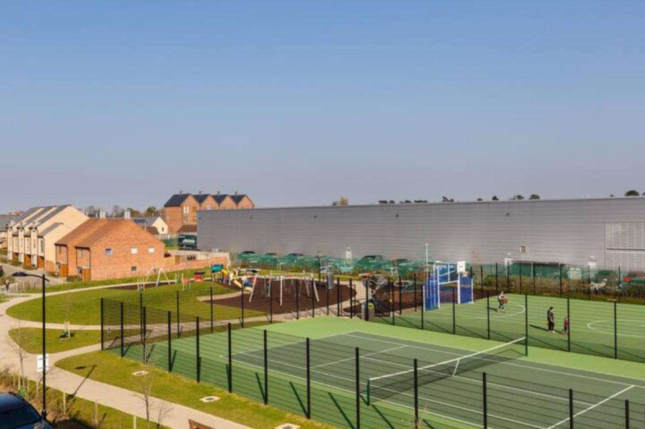 Contemporary Trumpington Apartment With Self Check-In ,Free On-Site Parking, Terrace, Super Fast Wifi & 5 Mins Drive To Papworth & Addenbrookes Hospitals Кембридж Екстер'єр фото