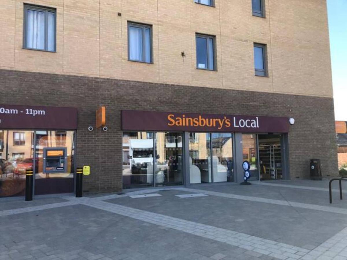 Contemporary Trumpington Apartment With Self Check-In ,Free On-Site Parking, Terrace, Super Fast Wifi & 5 Mins Drive To Papworth & Addenbrookes Hospitals Кембридж Екстер'єр фото