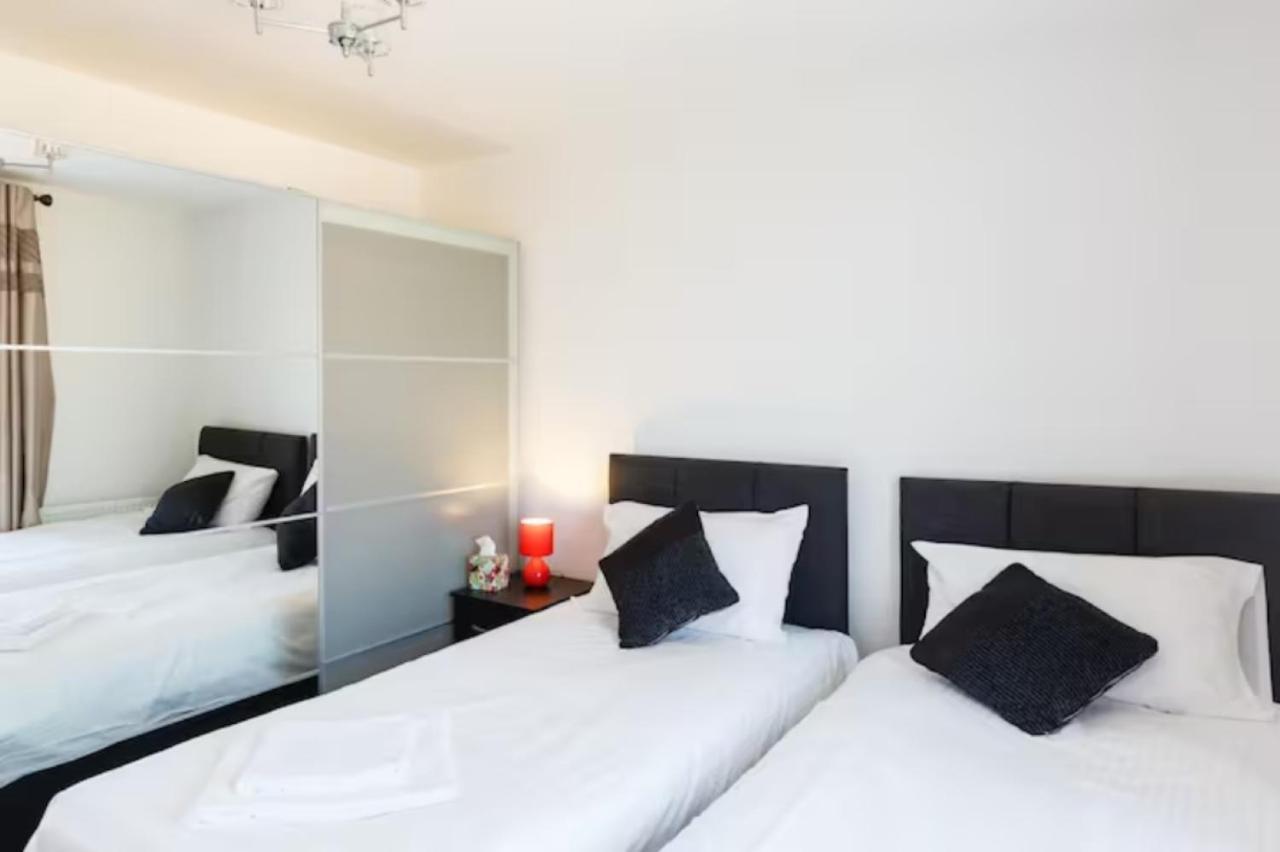 Contemporary Trumpington Apartment With Self Check-In ,Free On-Site Parking, Terrace, Super Fast Wifi & 5 Mins Drive To Papworth & Addenbrookes Hospitals Кембридж Екстер'єр фото