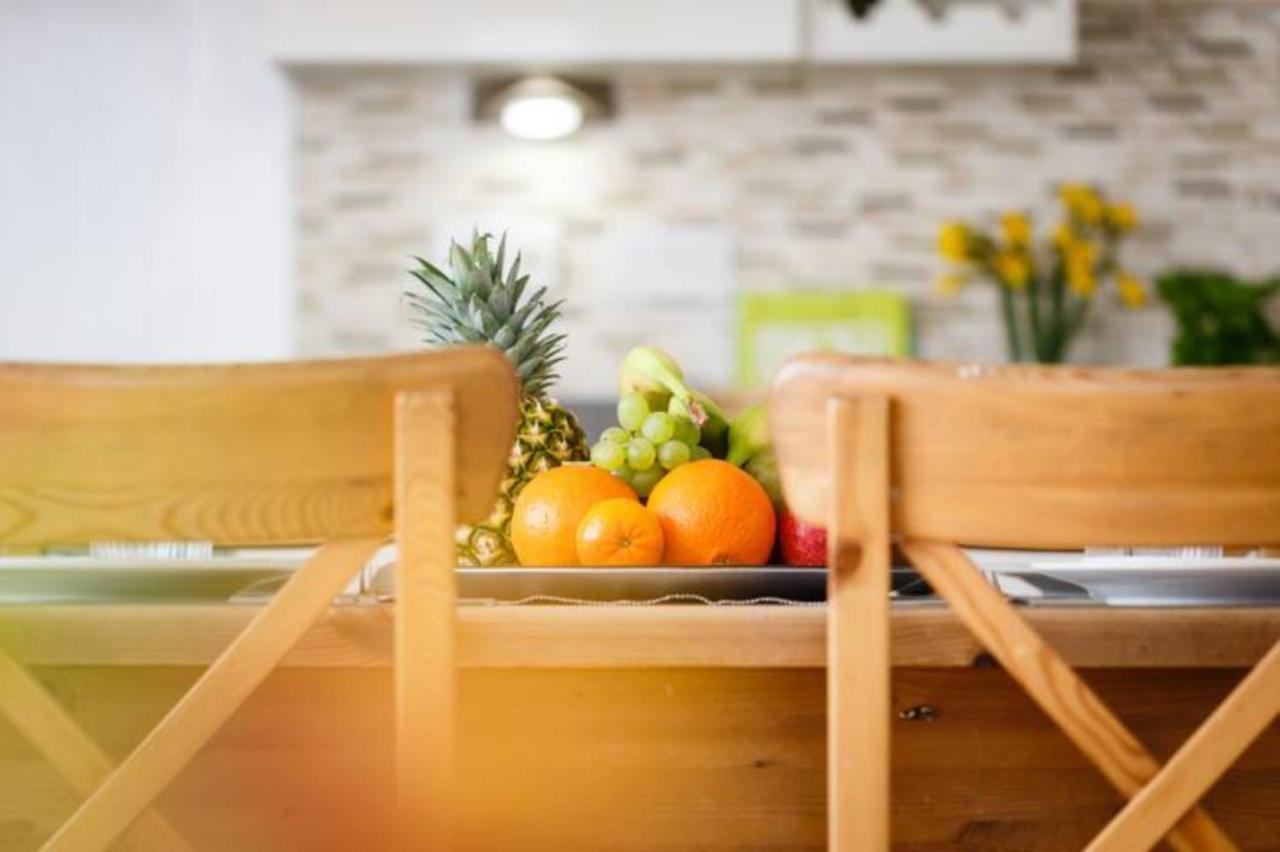 Contemporary Trumpington Apartment With Self Check-In ,Free On-Site Parking, Terrace, Super Fast Wifi & 5 Mins Drive To Papworth & Addenbrookes Hospitals Кембридж Екстер'єр фото