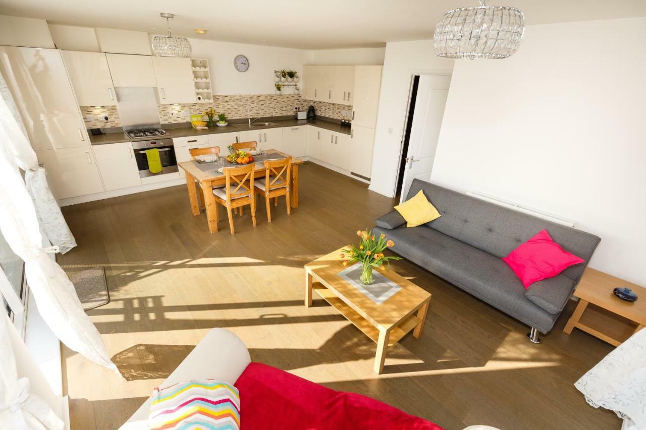 Contemporary Trumpington Apartment With Self Check-In ,Free On-Site Parking, Terrace, Super Fast Wifi & 5 Mins Drive To Papworth & Addenbrookes Hospitals Кембридж Екстер'єр фото