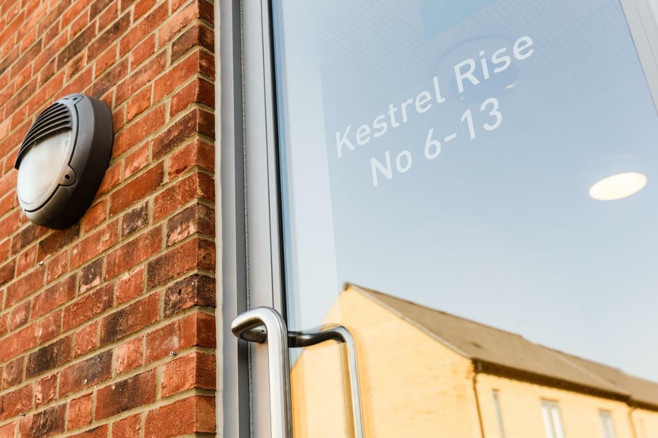 Contemporary Trumpington Apartment With Self Check-In ,Free On-Site Parking, Terrace, Super Fast Wifi & 5 Mins Drive To Papworth & Addenbrookes Hospitals Кембридж Екстер'єр фото