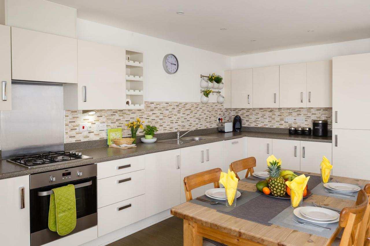 Contemporary Trumpington Apartment With Self Check-In ,Free On-Site Parking, Terrace, Super Fast Wifi & 5 Mins Drive To Papworth & Addenbrookes Hospitals Кембридж Екстер'єр фото