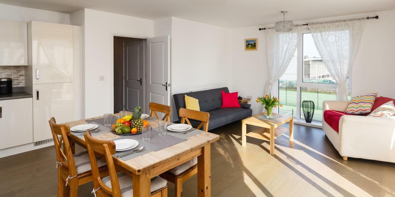 Contemporary Trumpington Apartment With Self Check-In ,Free On-Site Parking, Terrace, Super Fast Wifi & 5 Mins Drive To Papworth & Addenbrookes Hospitals Кембридж Екстер'єр фото