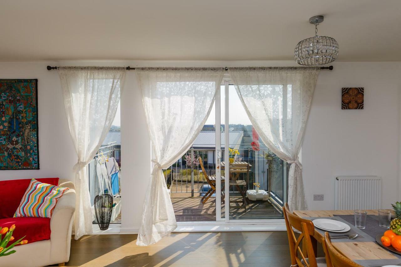 Contemporary Trumpington Apartment With Self Check-In ,Free On-Site Parking, Terrace, Super Fast Wifi & 5 Mins Drive To Papworth & Addenbrookes Hospitals Кембридж Екстер'єр фото