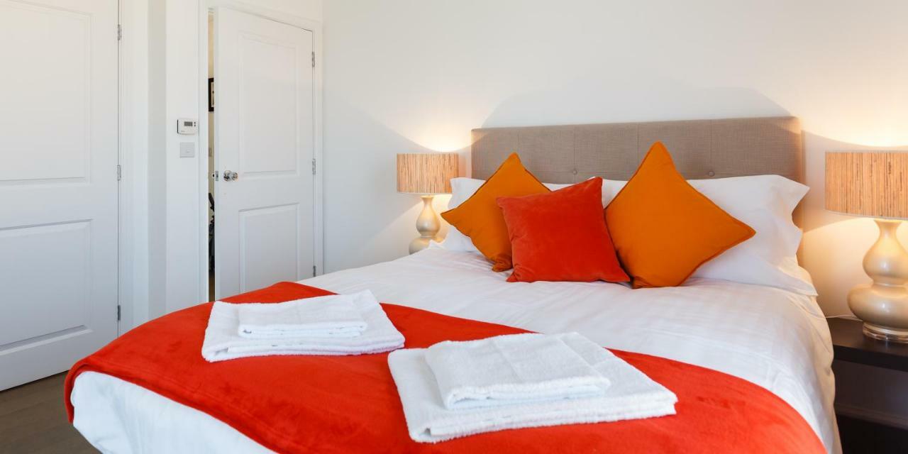Contemporary Trumpington Apartment With Self Check-In ,Free On-Site Parking, Terrace, Super Fast Wifi & 5 Mins Drive To Papworth & Addenbrookes Hospitals Кембридж Екстер'єр фото