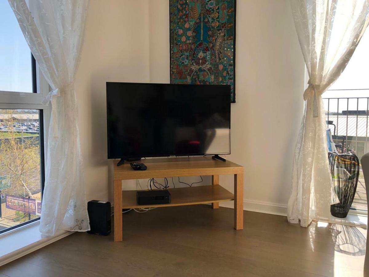 Contemporary Trumpington Apartment With Self Check-In ,Free On-Site Parking, Terrace, Super Fast Wifi & 5 Mins Drive To Papworth & Addenbrookes Hospitals Кембридж Екстер'єр фото