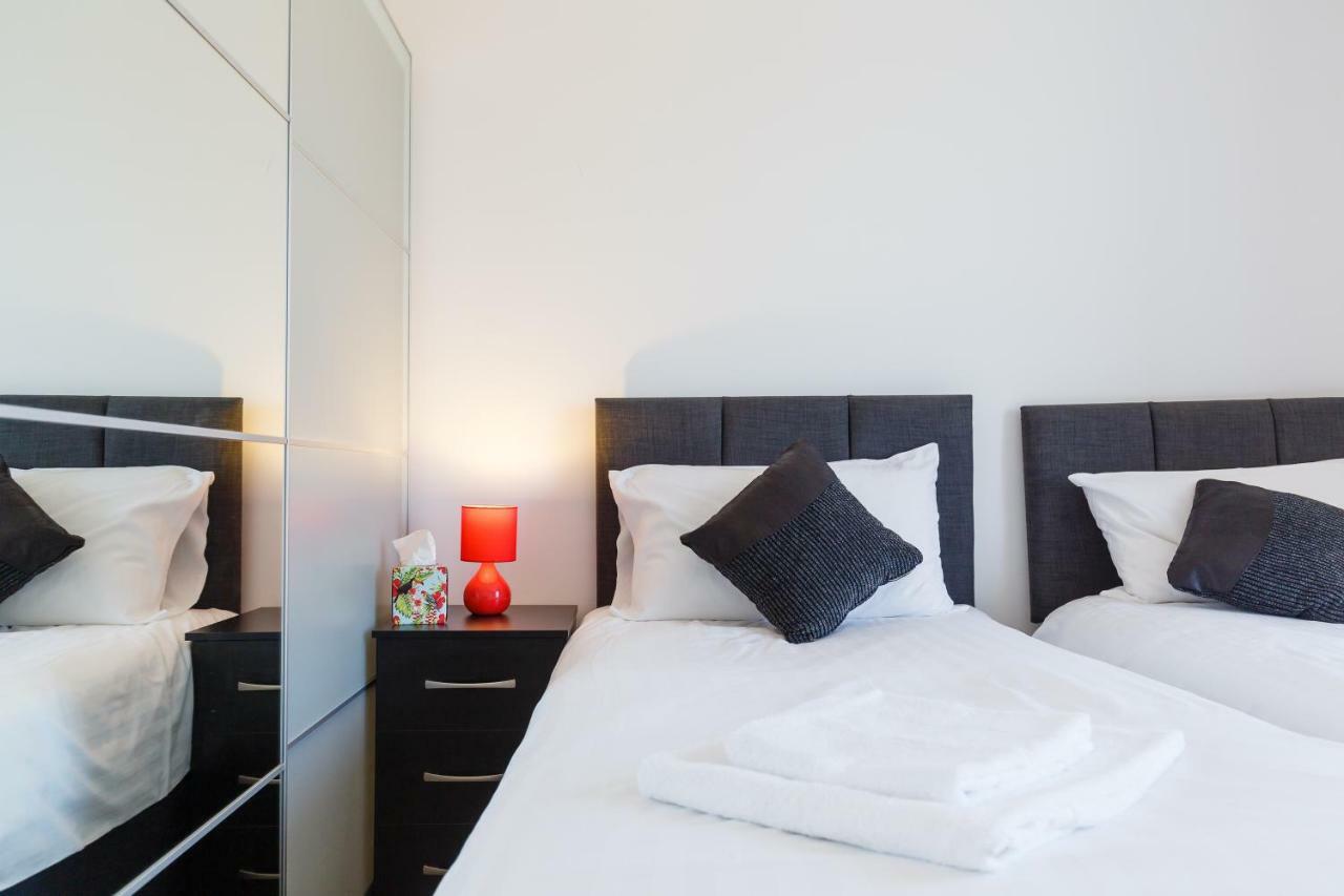 Contemporary Trumpington Apartment With Self Check-In ,Free On-Site Parking, Terrace, Super Fast Wifi & 5 Mins Drive To Papworth & Addenbrookes Hospitals Кембридж Екстер'єр фото