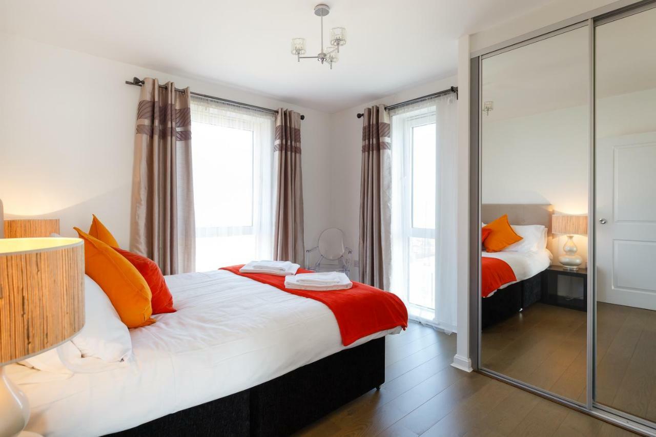 Contemporary Trumpington Apartment With Self Check-In ,Free On-Site Parking, Terrace, Super Fast Wifi & 5 Mins Drive To Papworth & Addenbrookes Hospitals Кембридж Екстер'єр фото