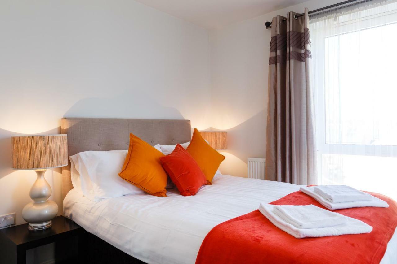 Contemporary Trumpington Apartment With Self Check-In ,Free On-Site Parking, Terrace, Super Fast Wifi & 5 Mins Drive To Papworth & Addenbrookes Hospitals Кембридж Екстер'єр фото