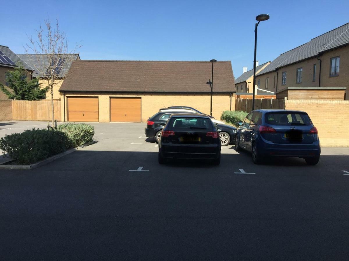 Contemporary Trumpington Apartment With Self Check-In ,Free On-Site Parking, Terrace, Super Fast Wifi & 5 Mins Drive To Papworth & Addenbrookes Hospitals Кембридж Екстер'єр фото